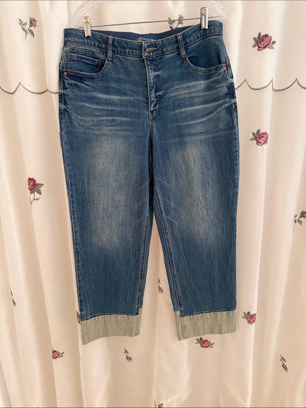 Cropped Ankle Jeans in Medium Blue — Women's Casual Fit